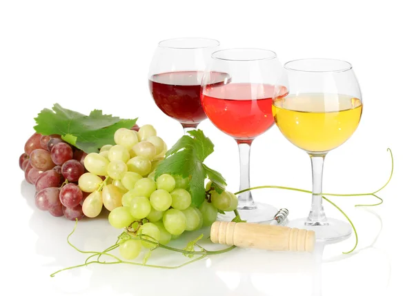 Glasses of wine and ripe grapes isolated on white — Stock Photo, Image