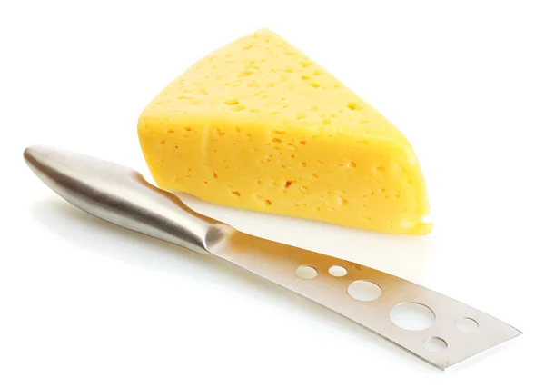 Smakelijke kaas en mes geïsoleerd op wit — Stockfoto