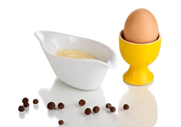 Mayonnaise dans un bol isolé sur blanc — Photo