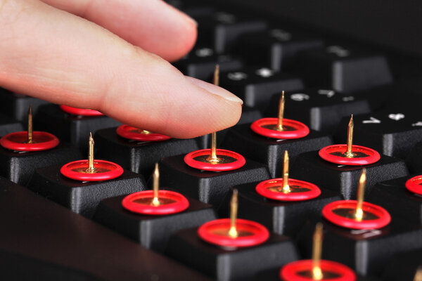 Болезненная типизация на клавиатуре крупным планом
