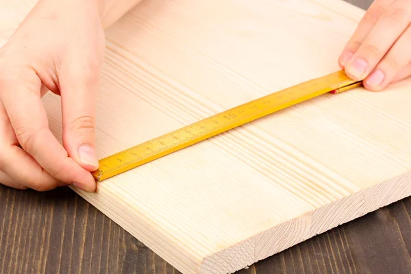 Measuring wooden board close-up — Stock Photo, Image