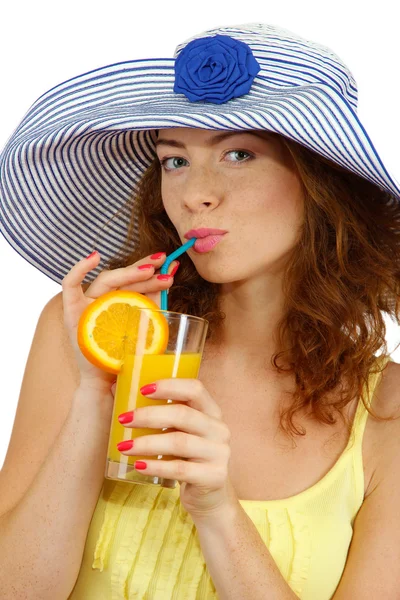 Smiling beautiful girl with beach hat and cocktail isolated on white — Stock Photo, Image