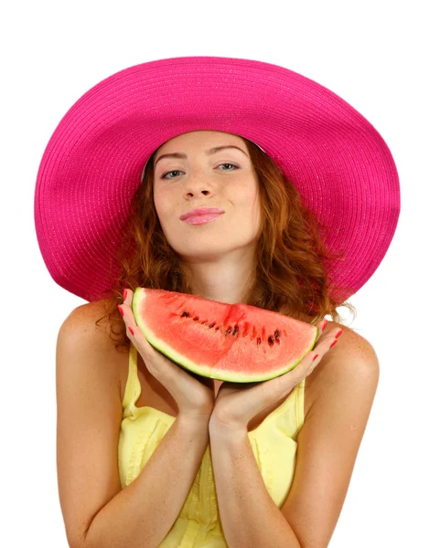 Sonriente hermosa chica en sombrero de playa con sandía aislada en blanco —  Fotos de Stock