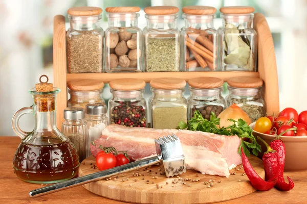 Composition of raw meat, vegetables and spices on wooden table close-up — Stock Photo, Image