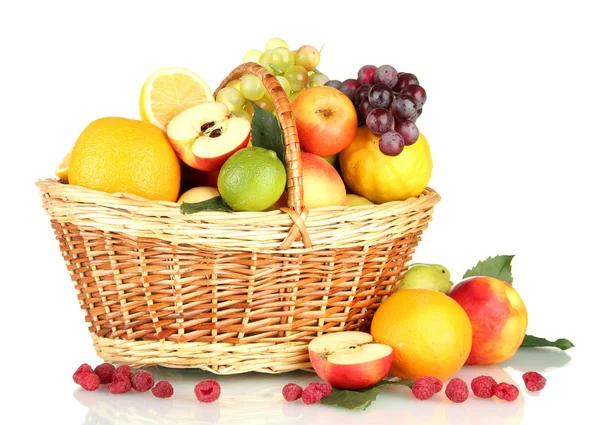Sortiment av exotiska frukter i korg, isolerad på vit — Stockfoto
