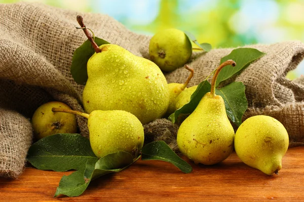 Juicy flavorful pears of nature background — Stock Photo, Image