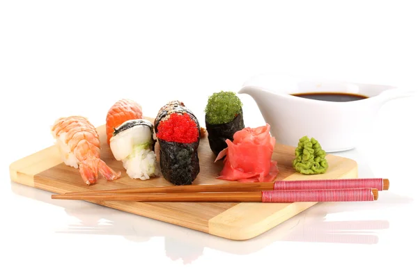 美味寿司送达木板上白色隔离 — 图库照片