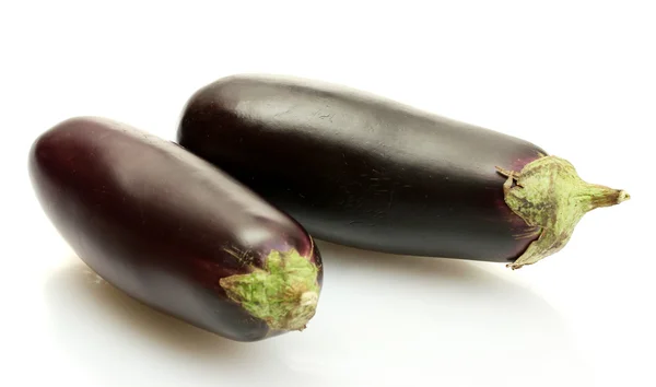 Aubergines fraîches isolées sur blanc — Photo