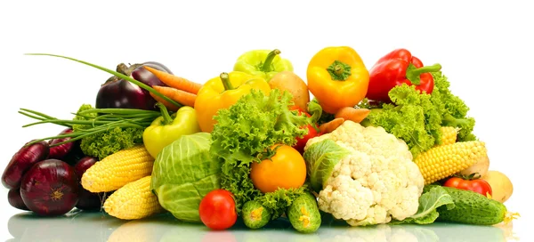 Verduras frescas aisladas en blanco — Foto de Stock