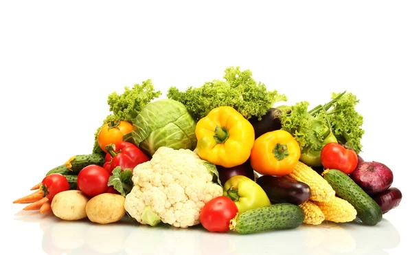 Verduras frescas aisladas en blanco — Foto de Stock