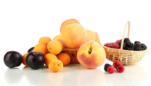 Ripe fruit and berries isolated on white — Stock Photo, Image