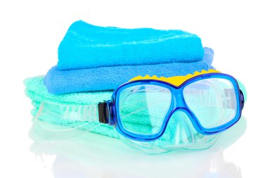 havlu üzerinde beyaz izole yüzmek gözlük
