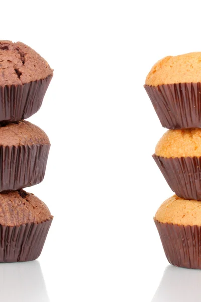 Verse muffins geïsoleerd op wit — Stockfoto