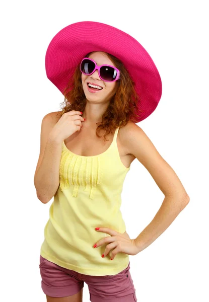 Sonriente hermosa chica con sombrero de playa y gafas aisladas en blanco —  Fotos de Stock