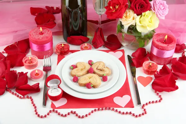 Establecimiento de mesa en honor del primer día de San Valentín —  Fotos de Stock