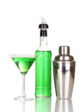 beyaz izole lezzetli yeşil kokteyl