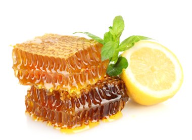 limon ve nane, üzerinde beyaz izole tatlı peteğin