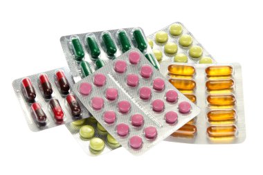 Kapsüller ve haplar kabarcıklara dolduruldu, beyaza izole edildi.