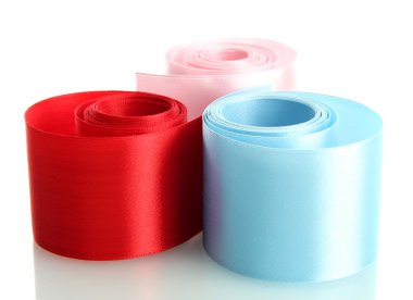 beyaz izole parlak ipek kurdeleler