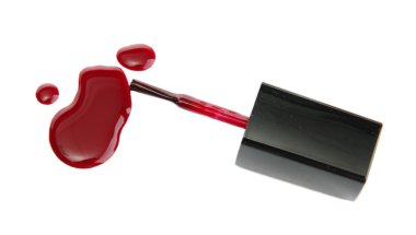 kırmızı oje ve üzerinde beyaz izole fırça