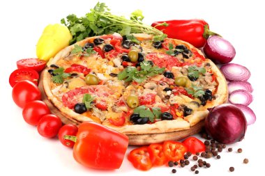 izole üzerinde beyaz etrafında malzemelerle nefis pizza