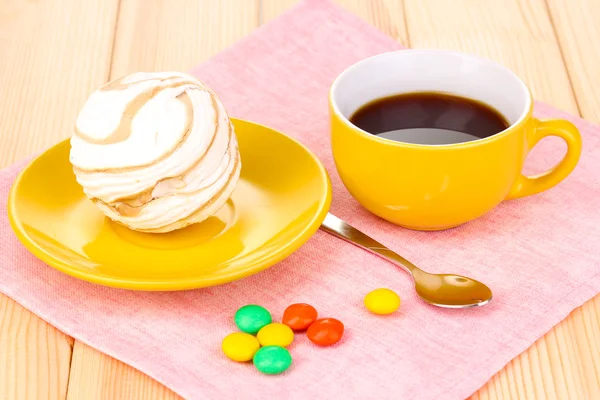 Marshmallow fácil na mesa de madeira — Fotografia de Stock