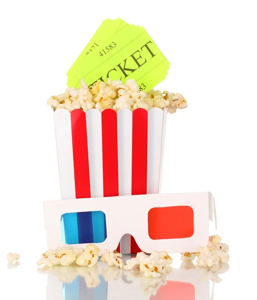 Popcorn med glasögon och biljetter isolerad på vit — Stockfoto