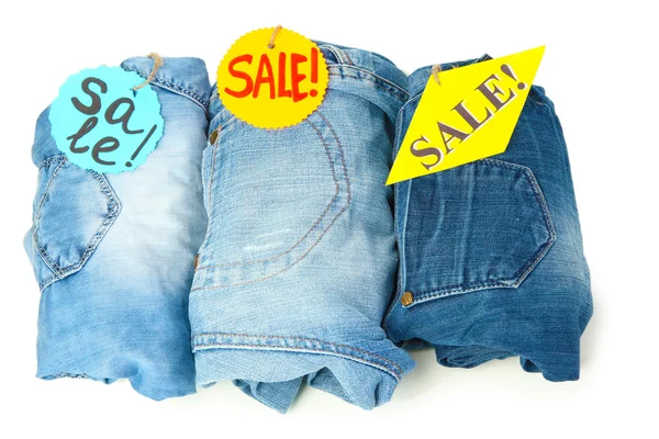 Trzy moda niebieski jeans na sprzedaż makro na białym tle — Zdjęcie stockowe