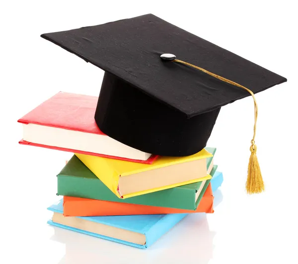 Cappello Grad con libri isolati su bianco — Foto Stock