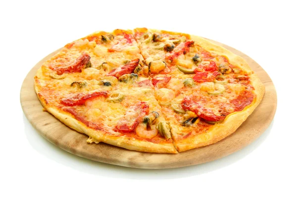 Leckere Pizza auf dem Schneidebrett — Stockfoto