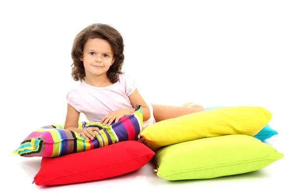 Красивая маленькая девочка с подушками изолированы на белом — стоковое фото
