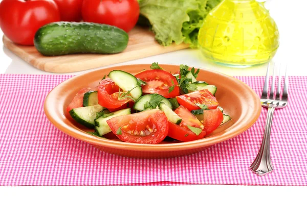 Čerstvý salát s rajčaty a okurkami — Stock fotografie