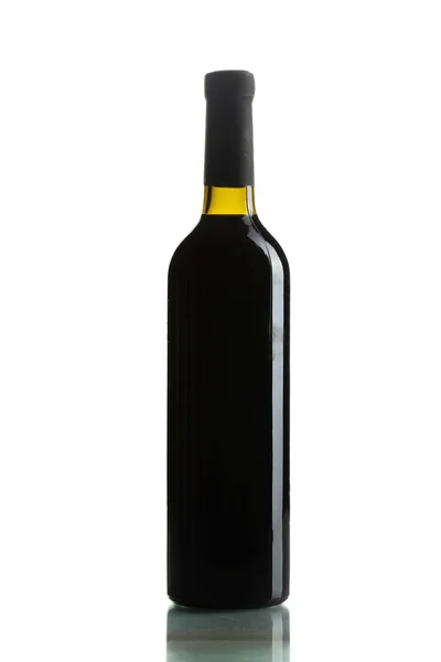 Flasche Rotwein isoliert auf weiß — Stockfoto
