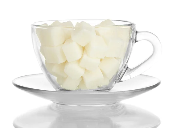 Rafinowany cukier w szkła kubek na białym tle — Zdjęcie stockowe