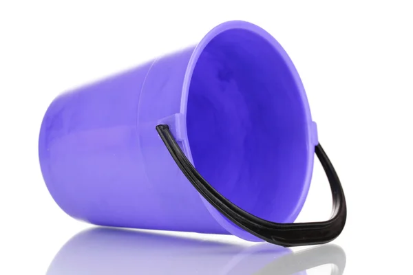 Barevný plastový kbelík izolované na bílém — Stock fotografie