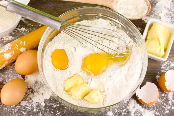Ovos, farinha e manteiga close-up — Fotografia de Stock