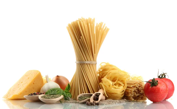 Pasta spaghetti, vegetables and spices, isolated on white — Stock Photo, Image