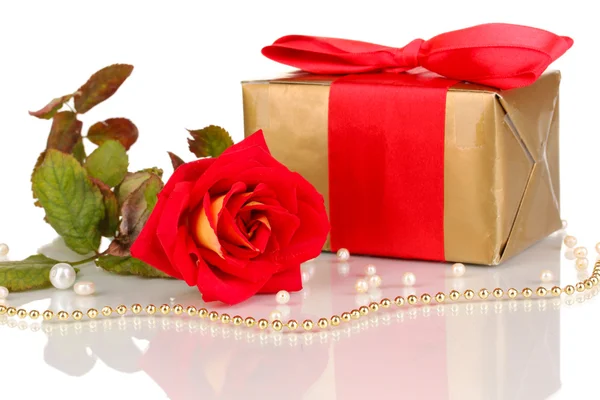 Beautiful red rose with wonderful gift in gold box isolated on white — Stock Photo, Image