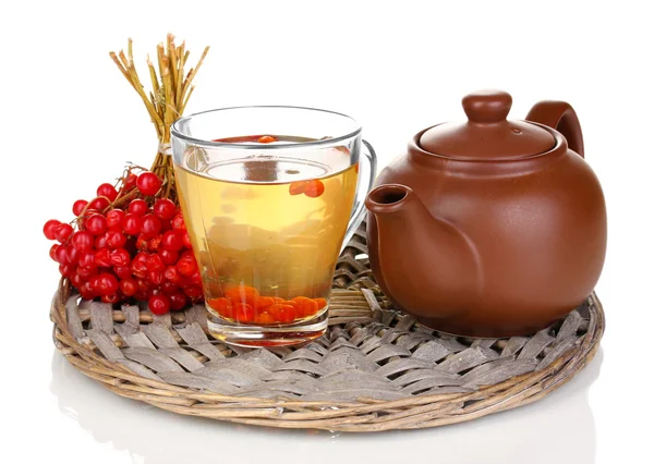 Té con viburno rojo aislado en blanco — Foto de Stock