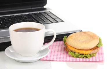 iş yerinde laptop yanında, yemek