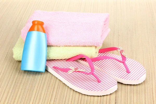 Beach accessories on mat — Stock Photo, Image