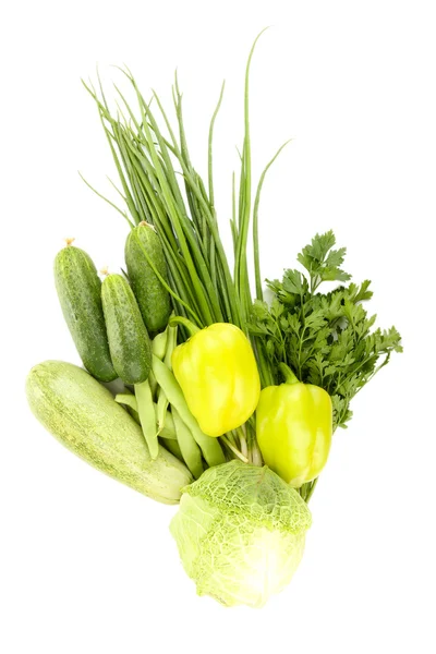 Legumes verdes frescos isolados em branco — Fotografia de Stock