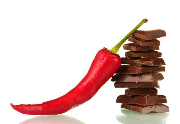 Pure chocolade met chili peper op witte geïsoleerd — Stockfoto