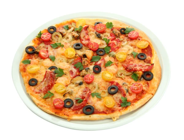 plaka üzerinde beyaz izole lezzetli pizza