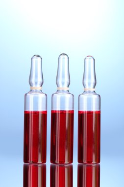 mavi arka plan üzerinde tıbbi ampul