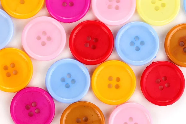 Beyazda izole edilmiş renkli dikiş düğmeleri — Stok fotoğraf