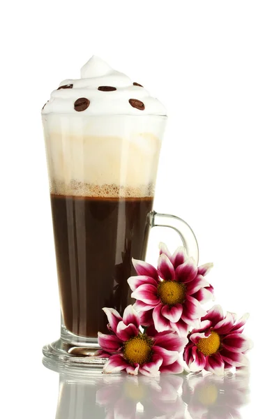 Glas van verse koffie cocktail met bloem geïsoleerd op wit — Stockfoto