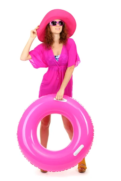 Hermosa chica con sombrero de playa, gafas y anillo de goma aislado en blanco — Foto de Stock