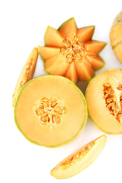 Melone tagliato su sfondo bianco primo piano — Foto Stock