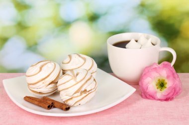 Hava marshmallows doğa zemin üzerine